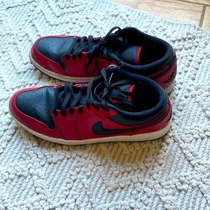 Mens size 14 gently used nike sneakers.